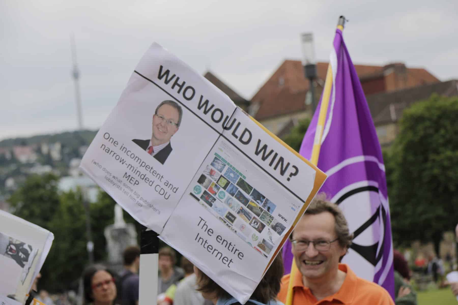 Hunderte Menschen protestieren in Stuttgart gegen EU-Urheberrechtsreform