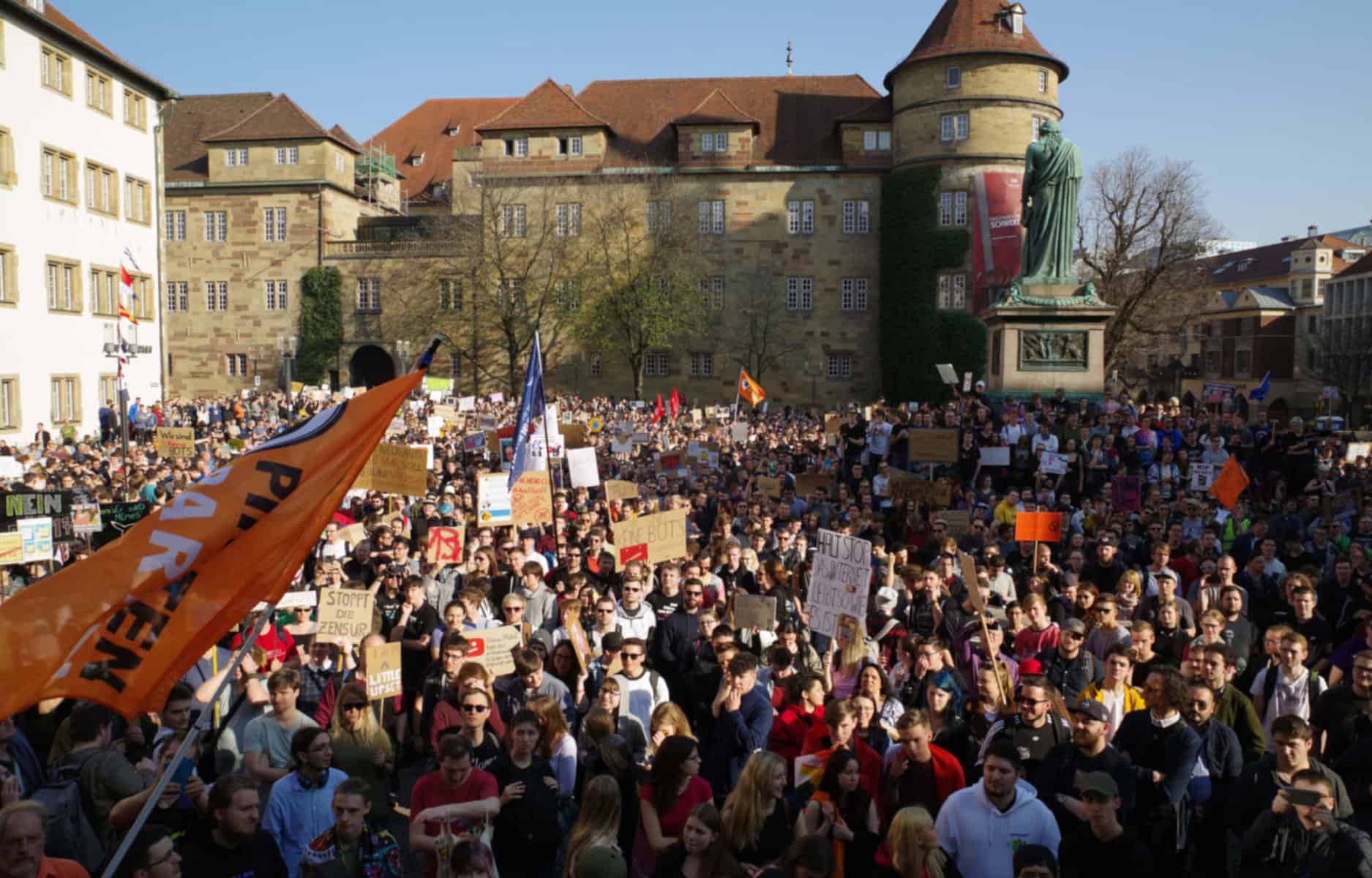 Über 10.000 Menschen demonstrieren für ein freies Netz: SaveYourInternet in Stuttgart