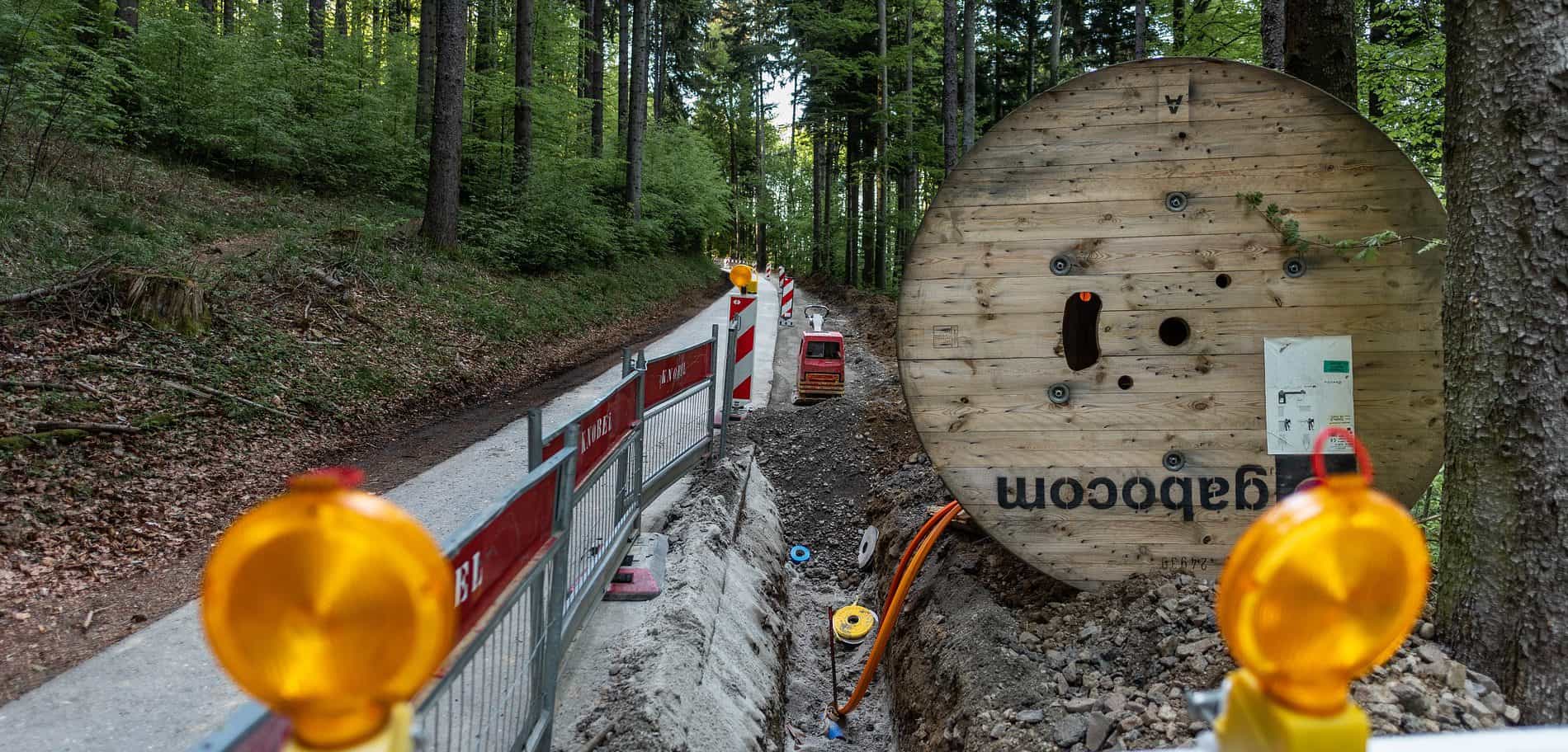 Breitbandausbau: Glasfaser? Nicht vorhanden. Förderung? Bürokratiemonster.